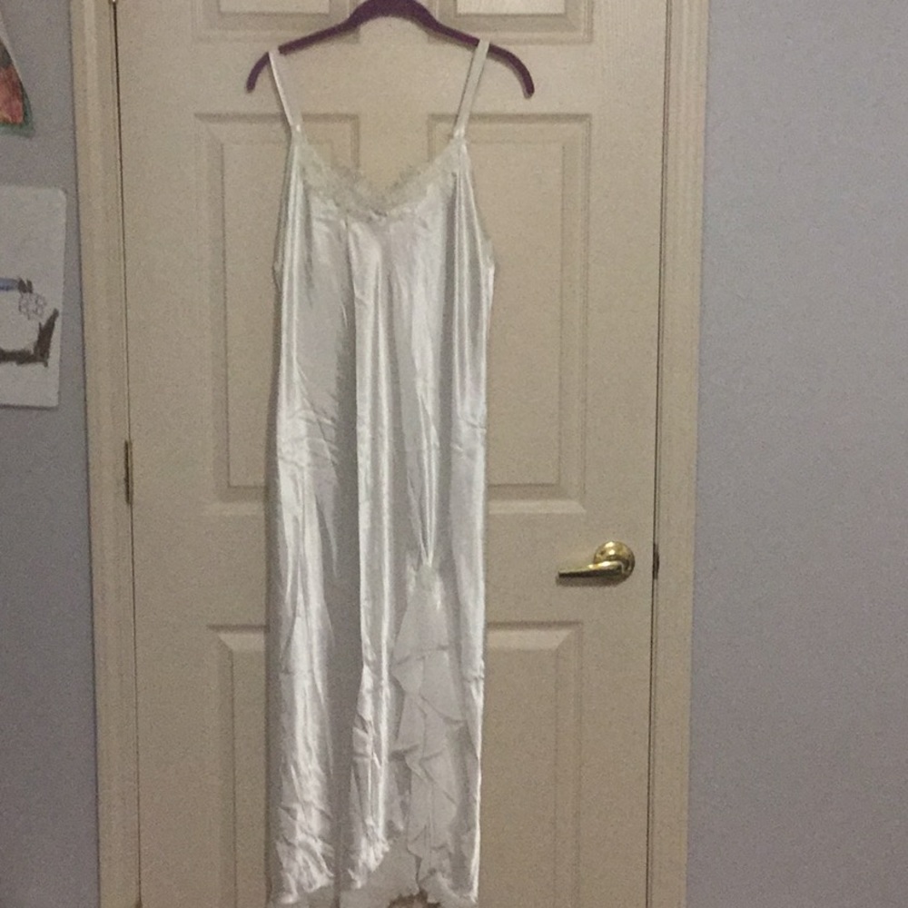 Ivory long slip w/ robe